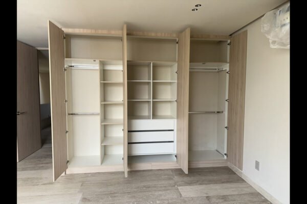 Closet – Nougat