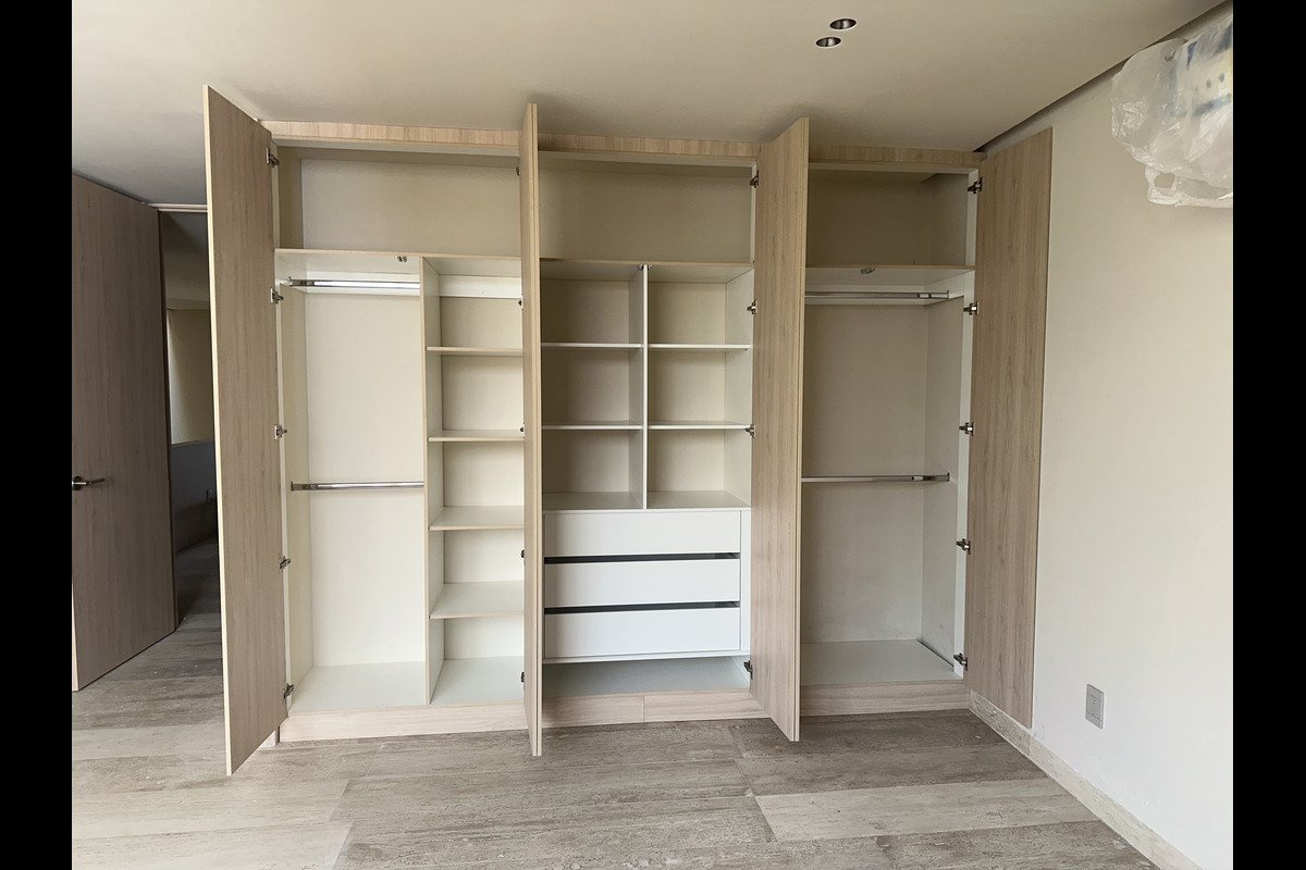 Closet – Nougat