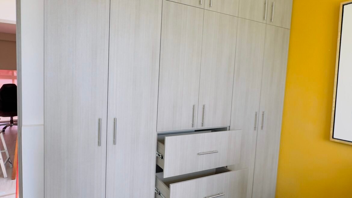 Closet – Precompuesto Ceniza